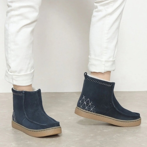 💙🔹️ CLARKS🔹️ Barleigh Pull On Boots navy for womens Size 7 - Picture 3 of 8